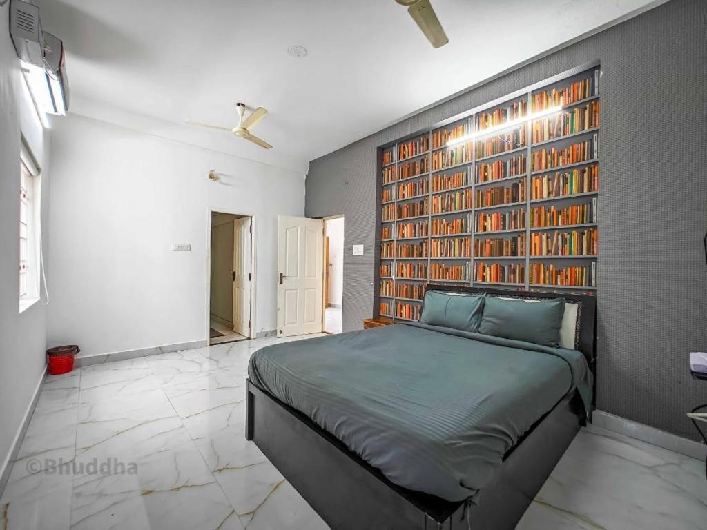 Royal Experiences Buddha Sea View Villa, Mutukadu Ecr Apartment *
